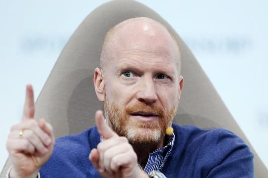 Matthias Sammer, bei Borussia Dortmund als externer Berater tätig, sieht den FC Bayern im Titelkampf vorn.