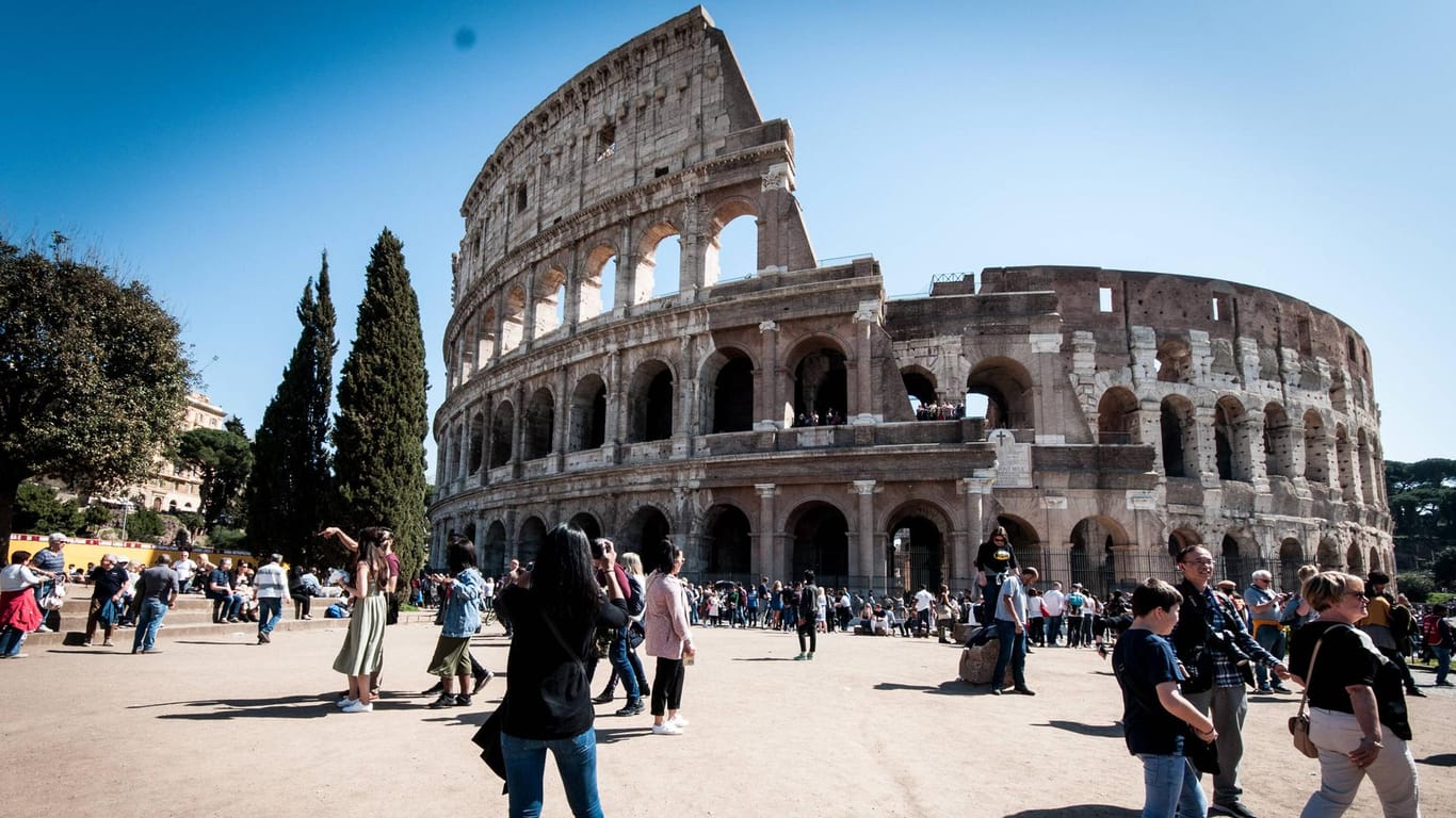 Kolosseum in Rom: In der italienischen Hauptstadt finden Urlauber zahlreiche Sehenswürdigkeiten.