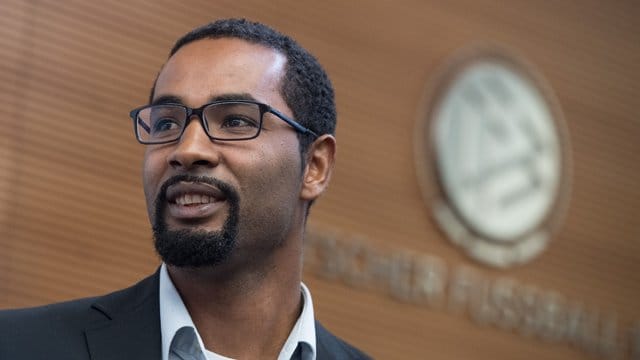 Der ehemalige Fußball-Nationalspieler Cacau ist nun DFB-Integrationsbeauftragter. Der ehemalige Fußball-Nationalspieler Cacau ist nun DFB-Integrationsbeauftragter.