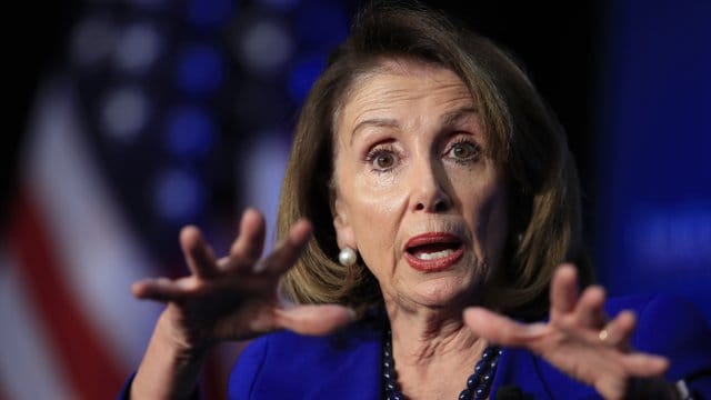 Nancy Pelosi: Die Vorsitzende des Abgeordnetenhauses hat die Entscheidung des Pentagon umgehend kritisiert. Nancy Pelosi: Die Vorsitzende des Abgeordnetenhauses hat die Entscheidung des Pentagon umgehend kritisiert.