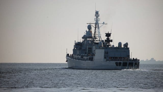 Auch die deutsche Fregatte "Augsburg" war im Rahmen der Operation "Sophia" im Einsatz. Auch die deutsche Fregatte "Augsburg" war im Rahmen der Operation "Sophia" im Einsatz.