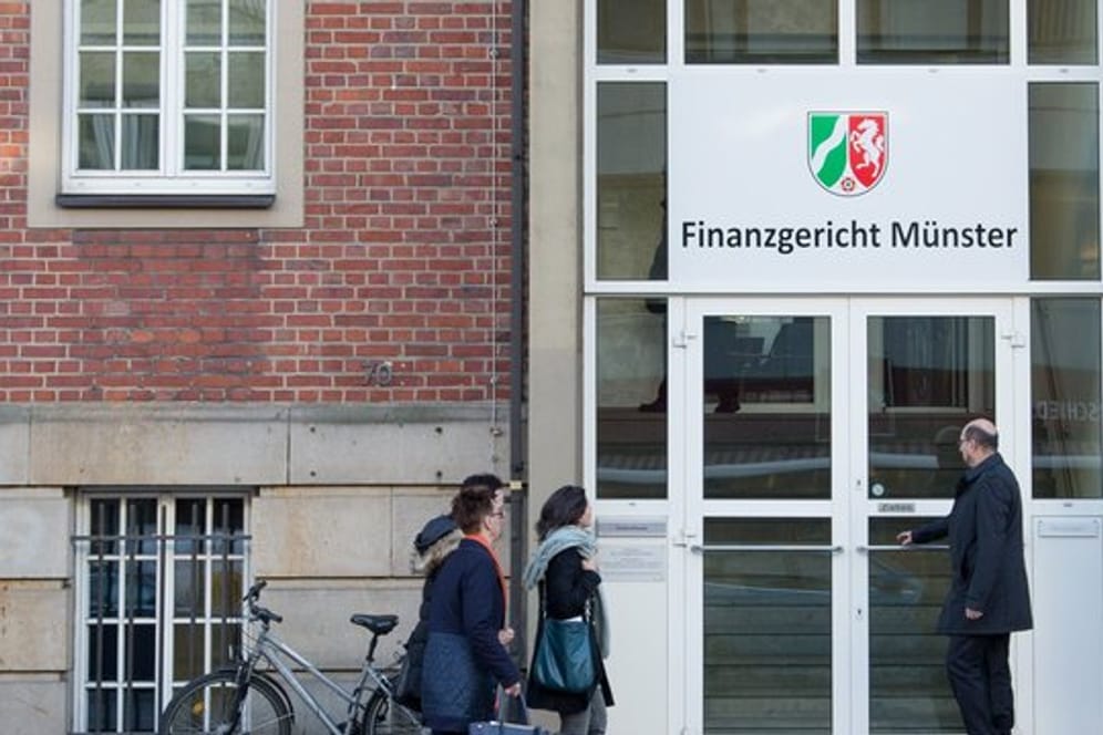 Eine Enteignung ist nicht als freiwilliges Veräußerungsgeschäft anzusehen, so das Finanzgericht Münster.