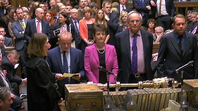 Das britische Parlament hat sich nicht auf eine Alternative zum Brexit-Abkommen von Premierministerin May einigen können. Das britische Parlament hat sich nicht auf eine Alternative zum Brexit-Abkommen von Premierministerin May einigen können.