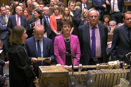 Das britische Parlament hat sich nicht auf eine Alternative zum Brexit-Abkommen von Premierministerin May einigen können.