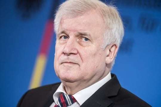 Der Vorstoß von Innenminister Seehofer, Informationen über radikalisierte Kinder speichern zu lassen, stößt auf Widerstand.