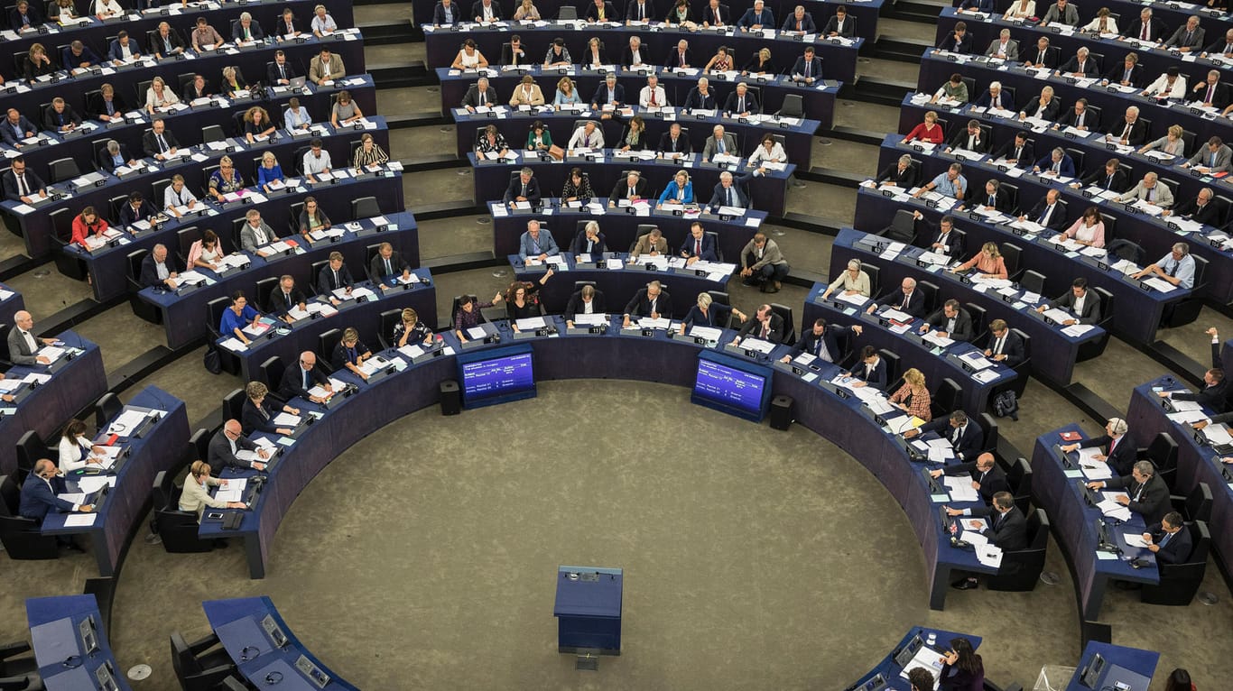 Mitglieder des Europäischen Parlaments nehmen an einer Abstimmung teil: Die Entscheidung in Straßburg zur EU-Urheberrechtsreform hätte auch ganz anders ausgehen können.