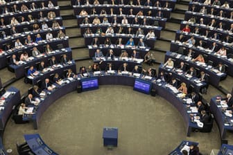 Mitglieder des Europäischen Parlaments nehmen an einer Abstimmung teil: Die Entscheidung in Straßburg zur EU-Urheberrechtsreform hätte auch ganz anders ausgehen können.