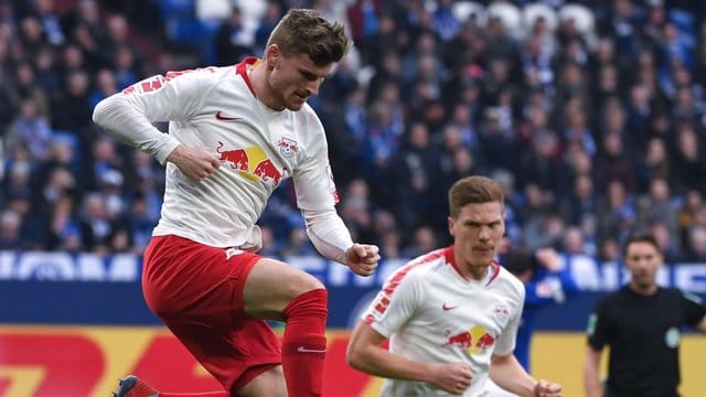Timo Werner (l) muss sich entscheiden, ob er seinen Vertrag in Leipzig verlängert. Timo Werner (l) muss sich entscheiden, ob er seinen Vertrag in Leipzig verlängert.