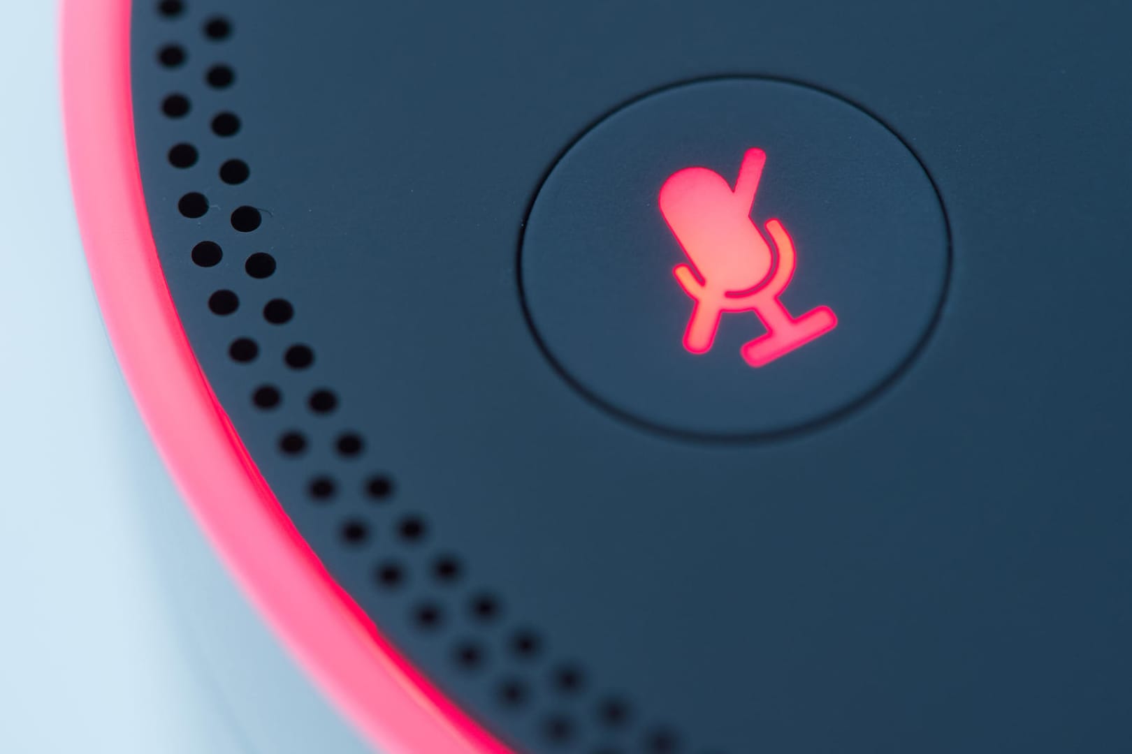 Smarte Lautsprecher: Datenschutzmängel führen für schwache Noten.