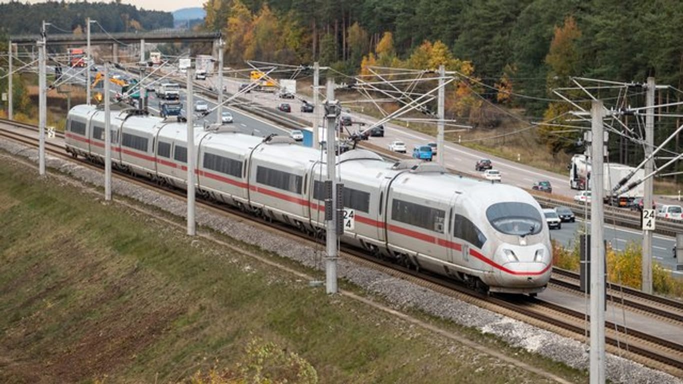 Unbekannte Täter hatten Anfang Oktober 2018 ein Stahlseil auf der Strecke zwischen Nürnberg und München gespannt.