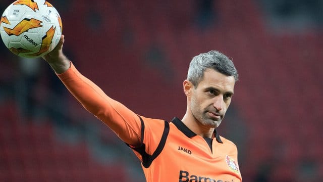 Torwart Ramazan Özcan bleibt bei Bayer Leverkusen.