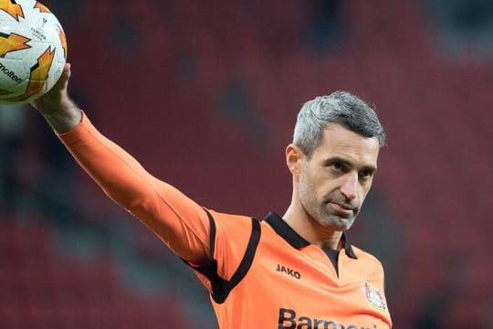 Torwart Ramazan Özcan bleibt bei Bayer Leverkusen.