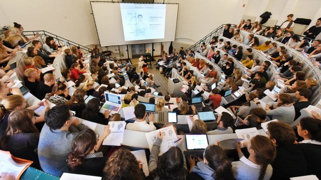 Etwa zwei Drittel der Studenten in Sachsen-Anhalt wollen nach dem Abschluss in ein anderes Bundesland ziehen.