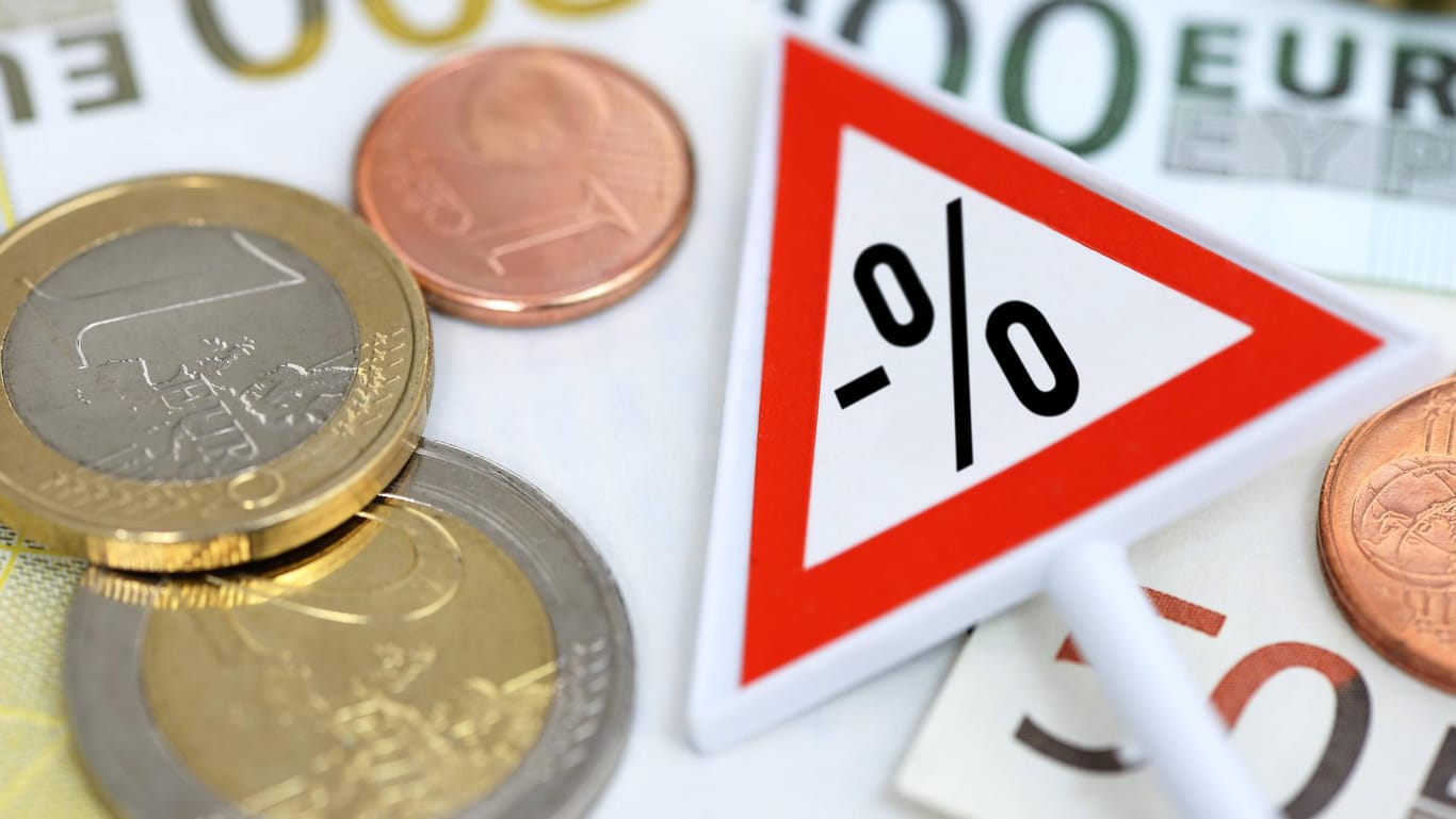 Negativzinsen: Das OLG Stuttgart hat entschieden, dass dementsprechende Klauseln im Riester-Sparplan nicht zulässig sind.