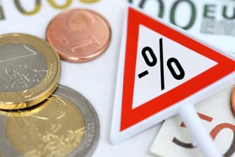Negativzinsen: Das OLG Stuttgart hat entschieden, dass dementsprechende Klauseln im Riester-Sparplan nicht zulässig sind.