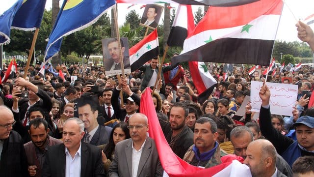 Protest in Syrien gegen US-Präsident Trumps unterzeichnete Proklamation, welche die Golanhöhen als Staatsgebiet Israels anerkennt. Protest in Syrien gegen US-Präsident Trumps unterzeichnete Proklamation, welche die Golanhöhen als Staatsgebiet Israels anerkennt.
