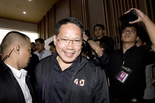 Bei Thailands Parlamentswahl ist die Armee-Partei Phalang Pracharat (PPRP) nach offiziellen Angaben stärkste politische Kraft geworden.