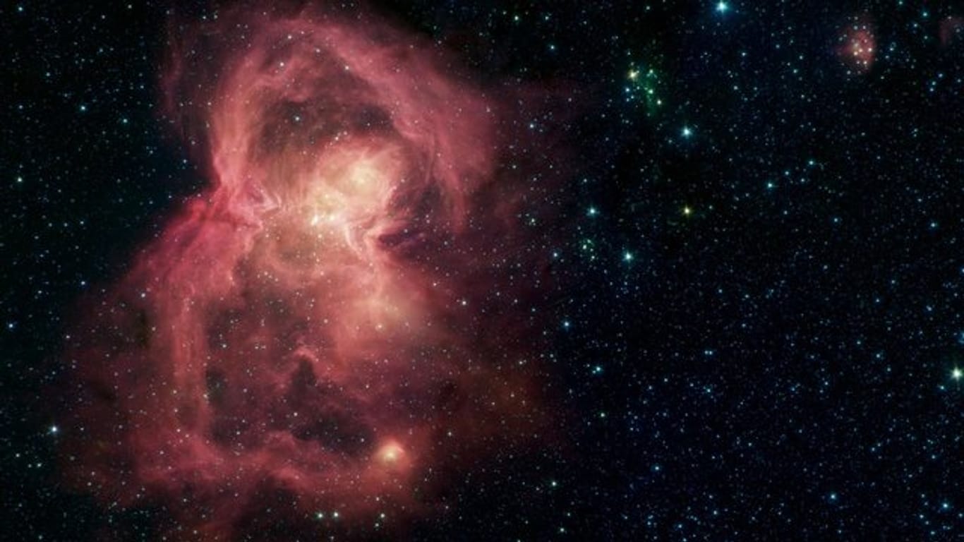 Eine Infrarotfotografie des "Spitzer"-Weltraumteleskops zeigt einen rotgefärbten Gasnebel in Schmetterlingsform.