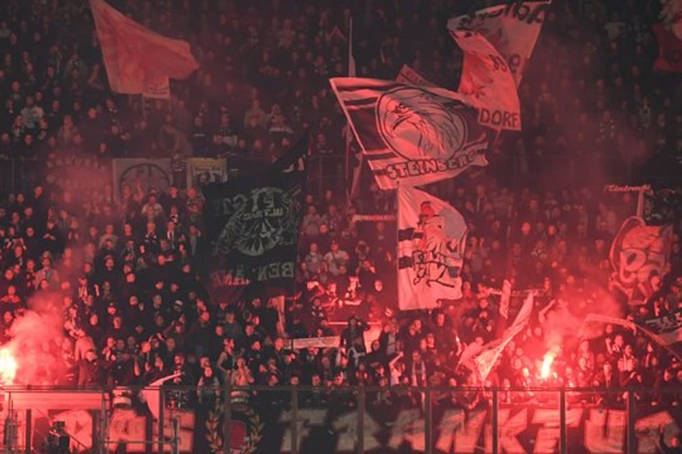 Während der Partie gegen Inter Mailand hatten Eintracht-Fans Pyrotechnik gezündet.