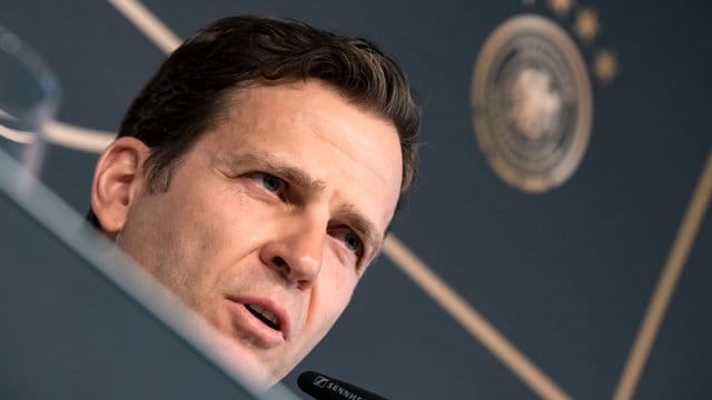 DFB-Direktor Oliver Bierhoff hat eine eigenen Betrachtungsweise zum Sieg des DFB-Teams in Amsterdam. DFB-Direktor Oliver Bierhoff hat eine eigenen Betrachtungsweise zum Sieg des DFB-Teams in Amsterdam.