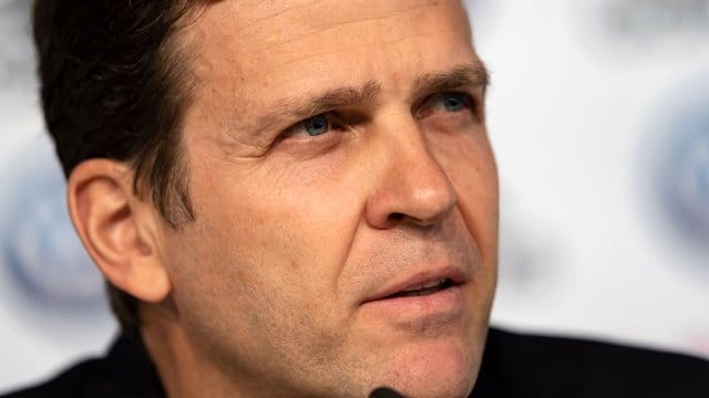 DFB-Direktor Oliver Bierhoff hat beim 50-Millionen-Transfer des FC Bayern München gemischte Gefühle. DFB-Direktor Oliver Bierhoff hat beim 50-Millionen-Transfer des FC Bayern München gemischte Gefühle.