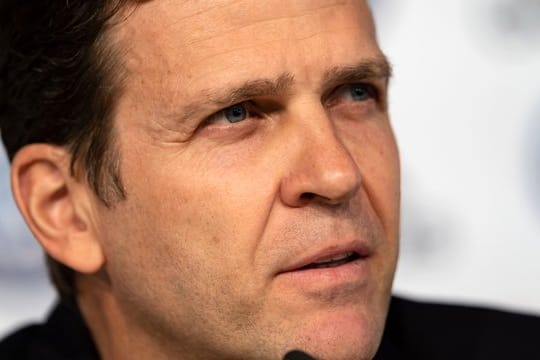 DFB-Direktor Oliver Bierhoff hat beim 50-Millionen-Transfer des FC Bayern München gemischte Gefühle.