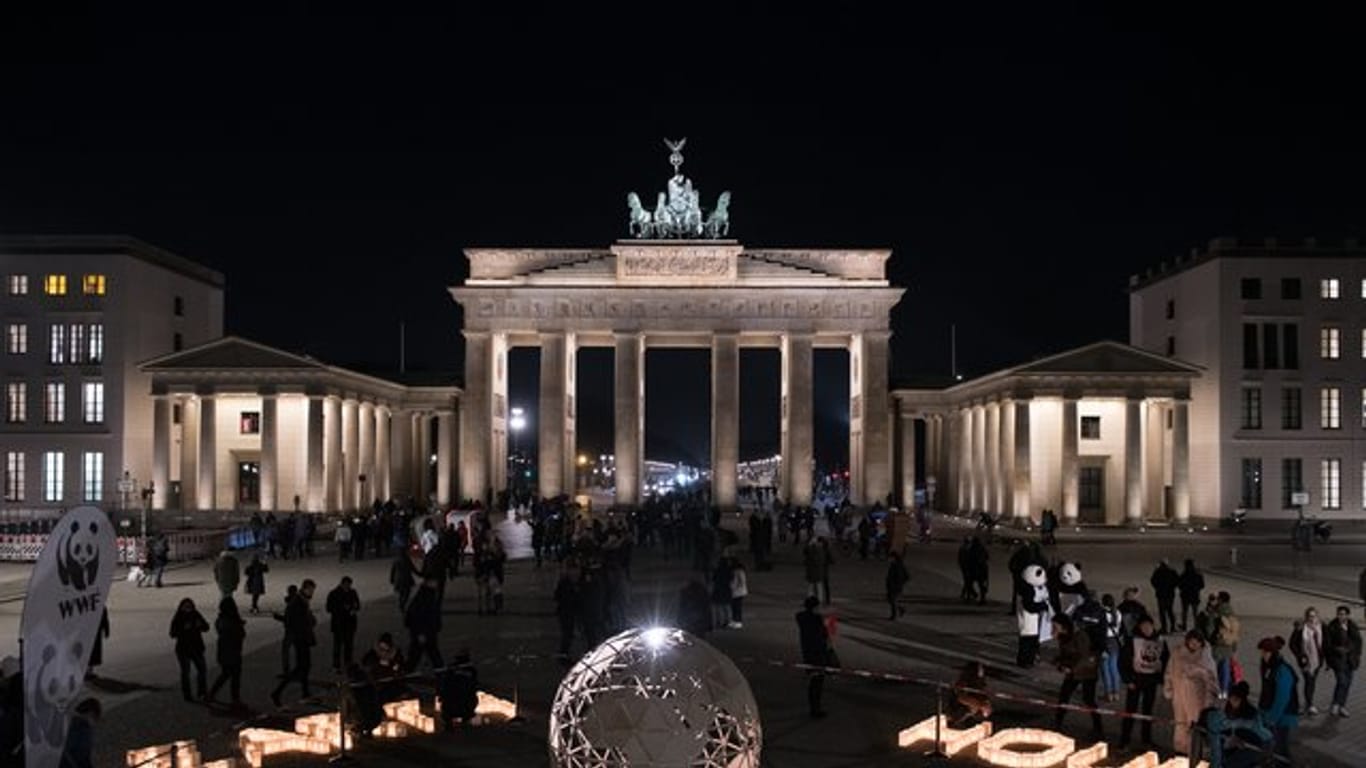 Brandenburger Tor: Bei der "Earth Hour" gehen auch hier die Lichter aus.
