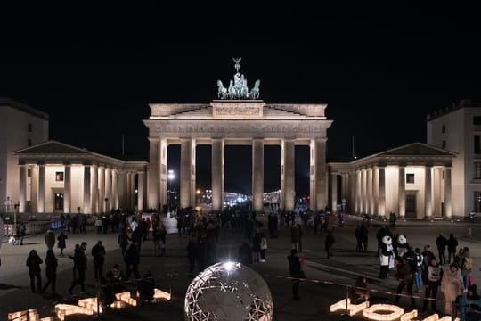 Brandenburger Tor: Bei der "Earth Hour" gehen auch hier die Lichter aus.