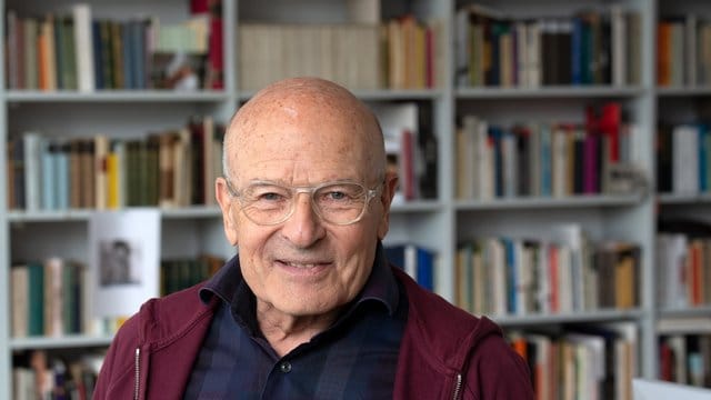 Volker Schlöndorff hofft, dass sich die Kanzlerin nicht in den Ruhestand verabschiedet. Volker Schlöndorff hofft, dass sich die Kanzlerin nicht in den Ruhestand verabschiedet.