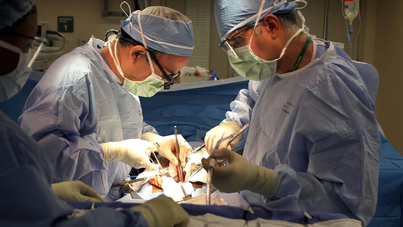Organtransplantation: Bisher glaubten Ärzte, eine Organspende sei für HIV-Infizierte zu riskant.