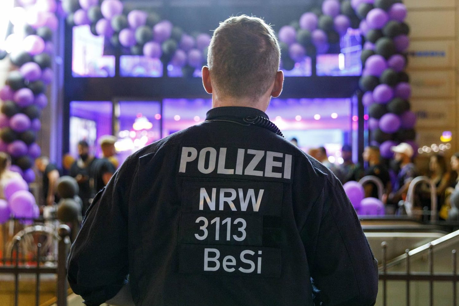 Sechs Shisha-Bars in Hagen bekamen am Donnerstagabend Besuch von der Polizei. (Archivfoto)