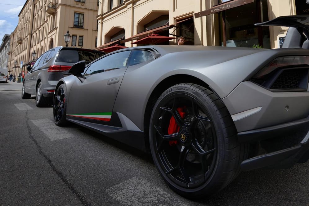 Lamborghini in der Innenstadt: Laut Straßenverkehrsordnung müssen Fahrer hier unnötigen Lärm vermeiden. (Symbolbild)