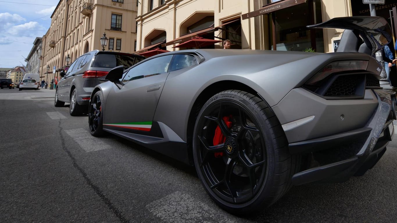 Lamborghini in der Innenstadt: Laut Straßenverkehrsordnung müssen Fahrer hier unnötigen Lärm vermeiden. (Symbolbild)