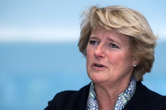 Nach nur zwei Jahren an der Spitze der Berliner CDU gibt Monika Grütters ihren Posten wieder auf und macht damit den Weg für ihren Herausforderer Kai Wegner frei.