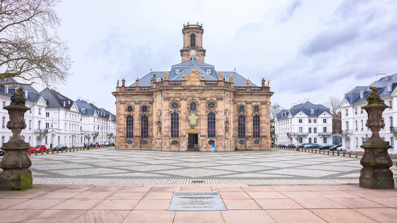 Ludwigskirche in Saarbrücken (Symbolbild): In der Stadt hat auch die Landesregierung des Saarlandes ihren Sitz.