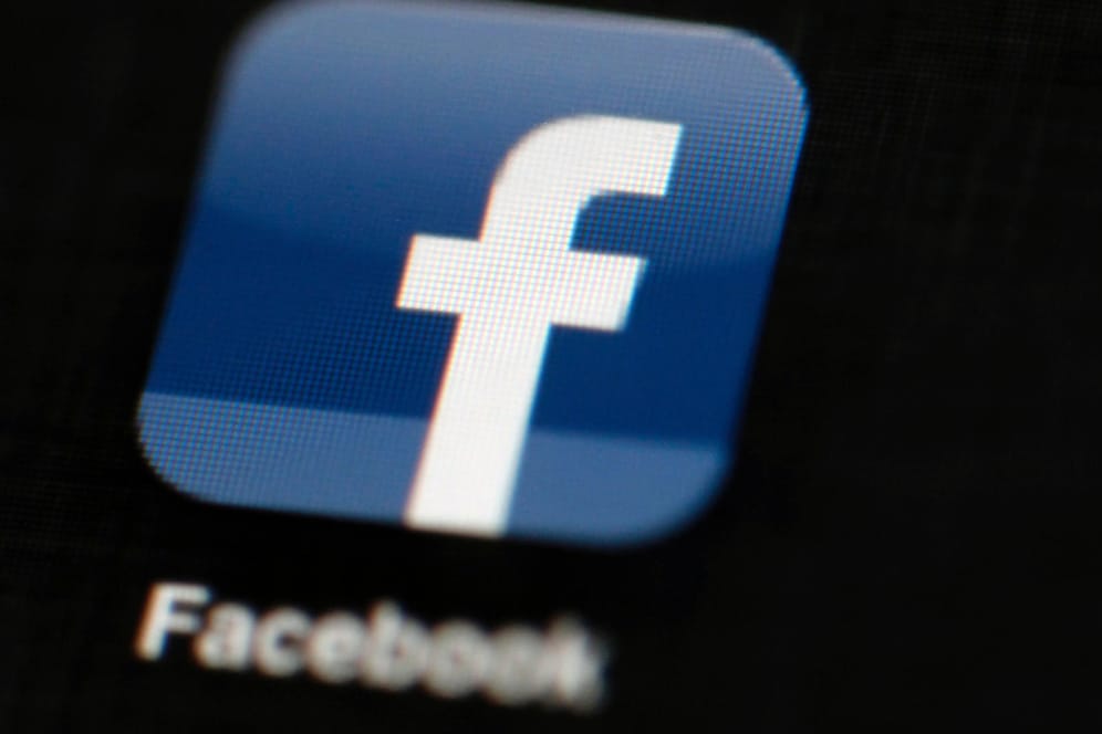 Facebook-App: Aus Sorge um eine mögliche Wahlbeeinflussung durch feindliche Mächte, kündigt Facebook zur EU-Wahl einige Änderungen an.