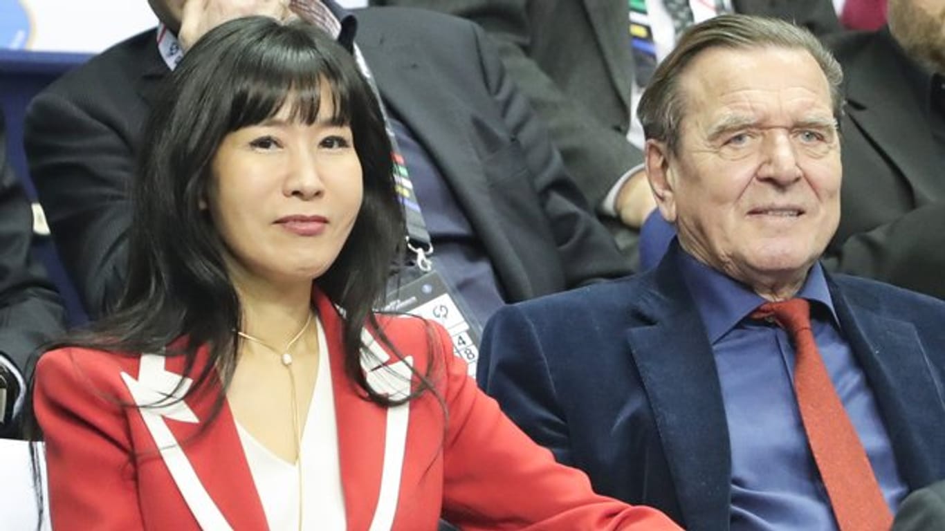 Altbundeskanzler Gerhard Schröder und seine südkoreanische Frau Soyeon Schröder-Kim führen eine Beziehung "auf Augenhöhe".
