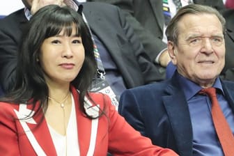 Altbundeskanzler Gerhard Schröder und seine südkoreanische Frau Soyeon Schröder-Kim führen eine Beziehung "auf Augenhöhe".