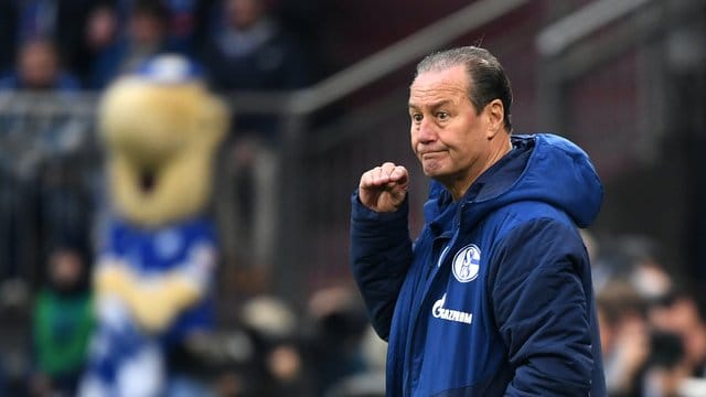 Schaut nicht auf die Tabelle: Schalke-Coach Huub Stevens.
