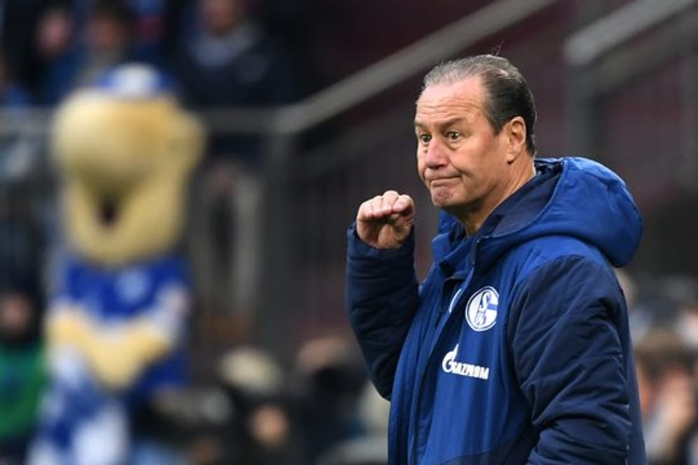 Schaut nicht auf die Tabelle: Schalke-Coach Huub Stevens.