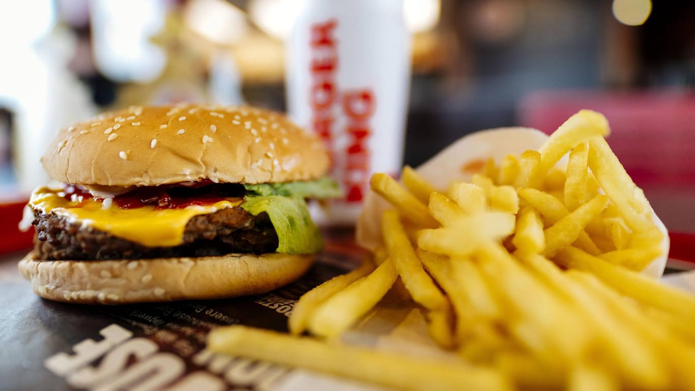 Menü bei Burger King: Traditionell dominiert bei Kettenrestaurants das Franchise-Modell.