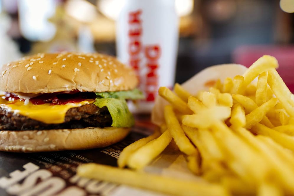 Menü bei Burger King: Traditionell dominiert bei Kettenrestaurants das Franchise-Modell.