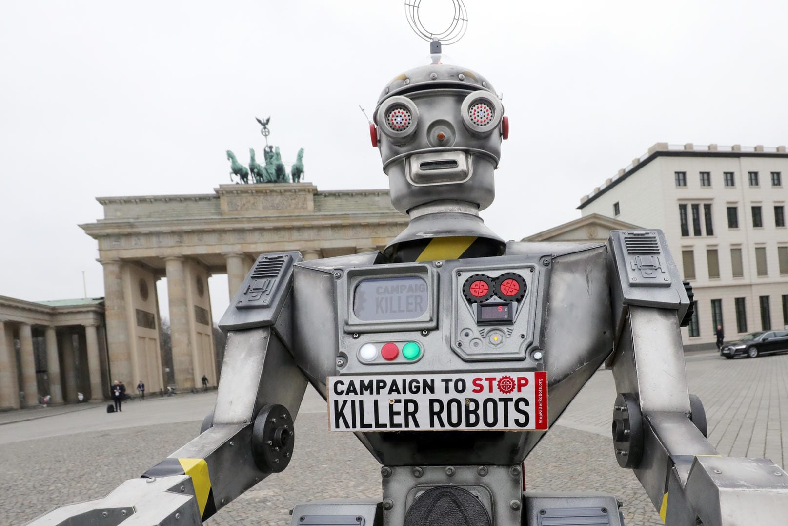 Eine Roboterfigur einer Kampagne gegen Killerroboter (Symbolbild): Regierungsexperten haben über den Einsatz der Maschinen in Genf verhandelt.