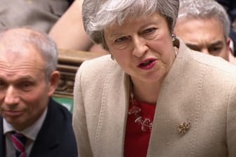 Die britische Premierministerin Theresa May vor dem Unterhaus: Die Abgeordneten haben ihren Deal zum dritten Mal abgelehnt.