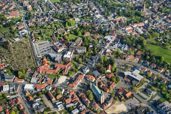 Luftbild des Landkreises Vechta im Oldenburger Münsterland: Am Ende applaudiert die zum Bistum Münster gehörende Gemeinde dem 56-Jährigen.