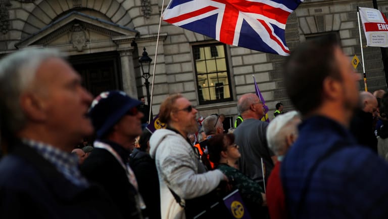 Brexit-Befürworter demonstrieren in London: Auch die dritte Abstimmung über Theresa Mays Deal mit der EU scheiterte im Londoner Unterhaus.