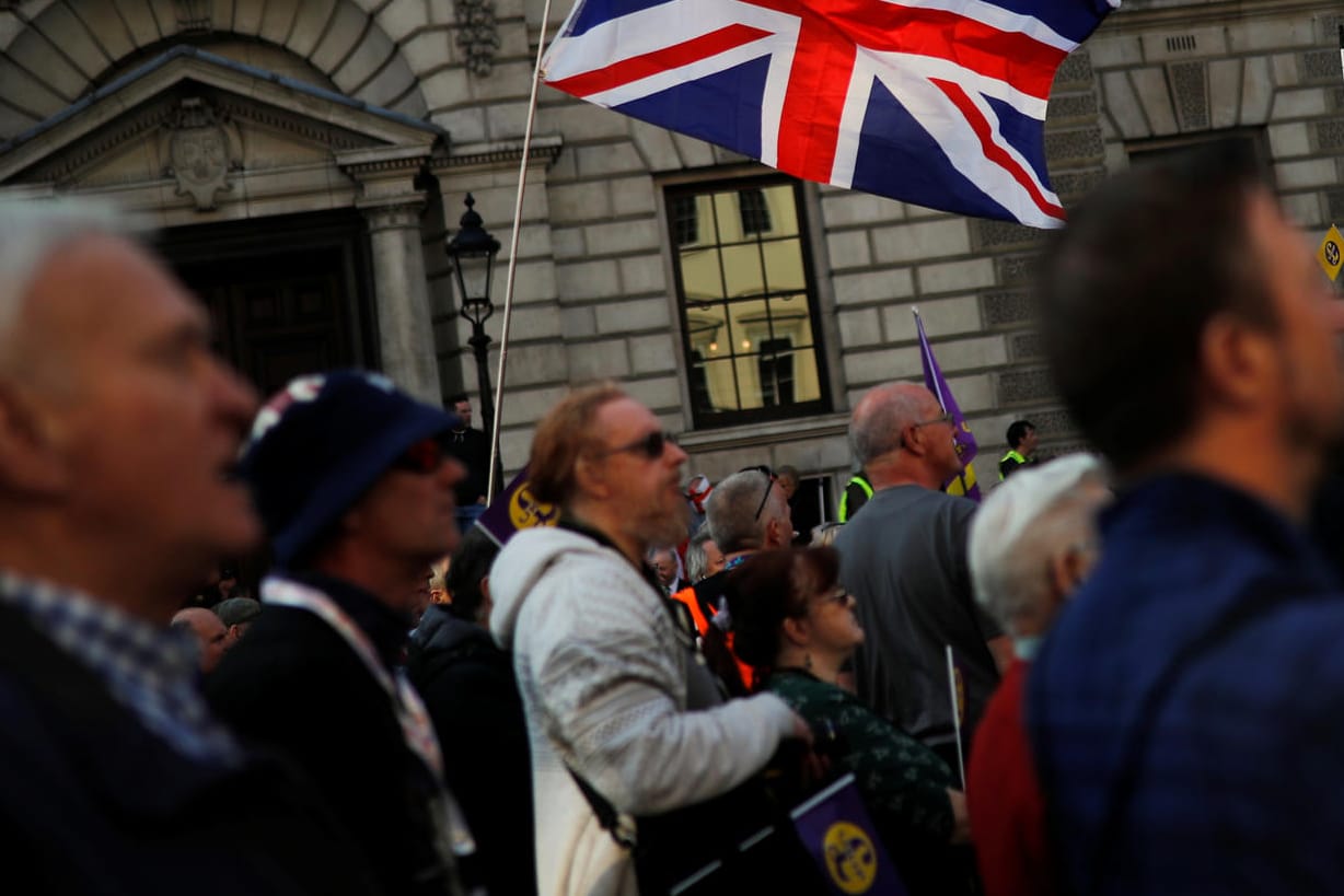 Brexit-Befürworter demonstrieren in London: Auch die dritte Abstimmung über Theresa Mays Deal mit der EU scheiterte im Londoner Unterhaus.