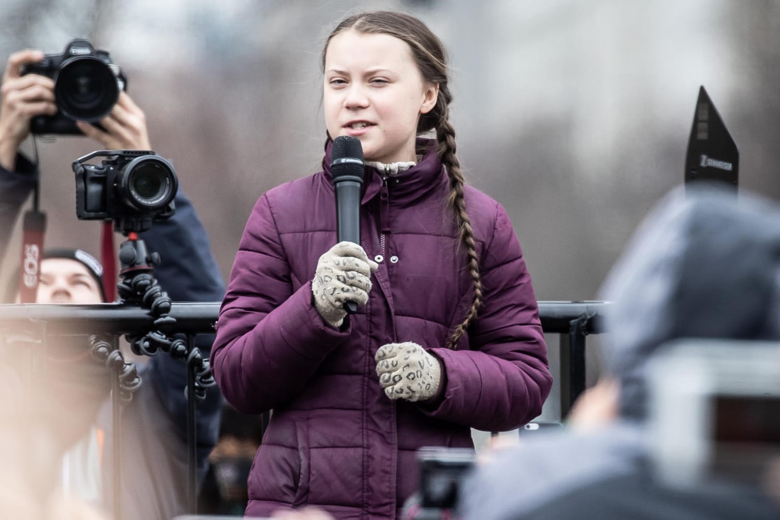 Greta Thunberg: Bei ihrem Auftritt in Berlin wurde sie von Fotografen umringt.