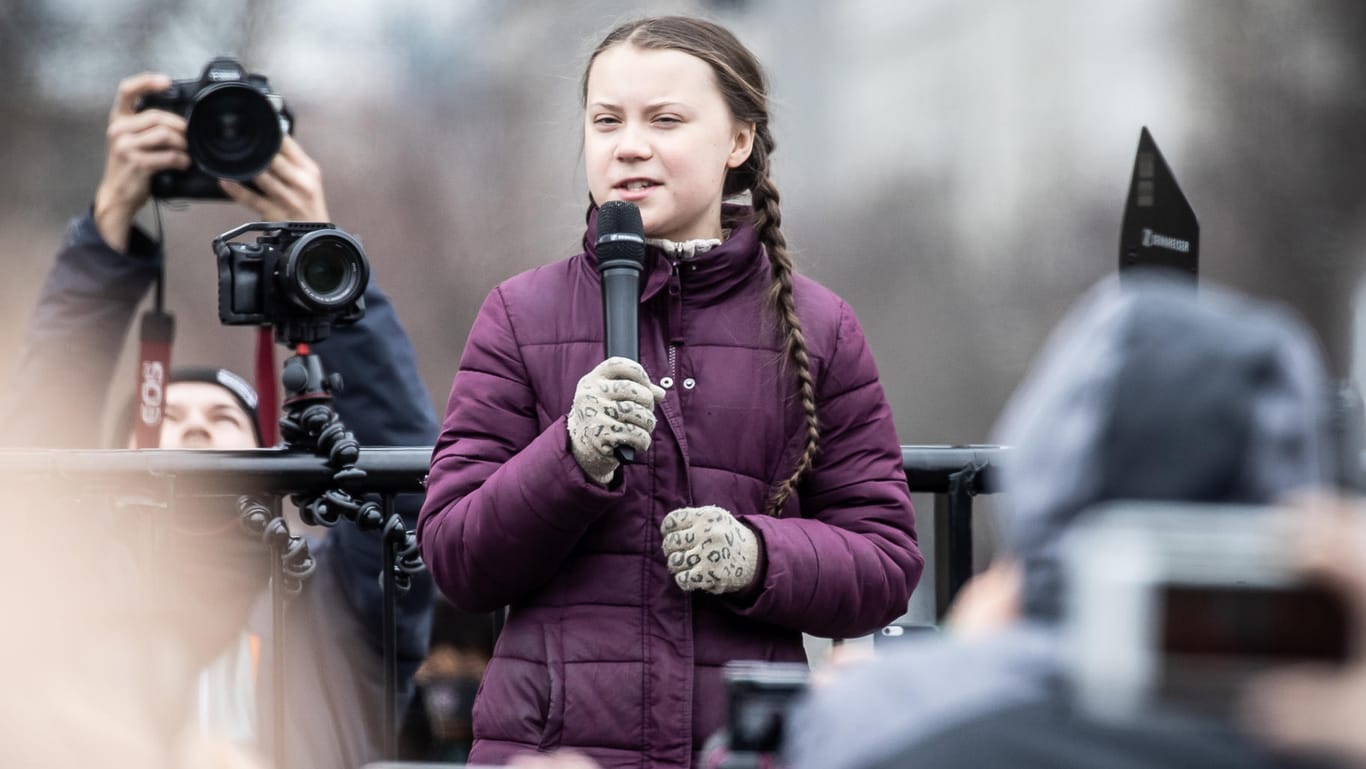 Greta Thunberg: Bei ihrem Auftritt in Berlin wurde sie von Fotografen umringt.