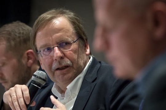 DFB-Vizepräsident Rainer Koch schließt höhere Ticketpreise im Fußball bei zu leistenden Polizeikosten nicht aus.